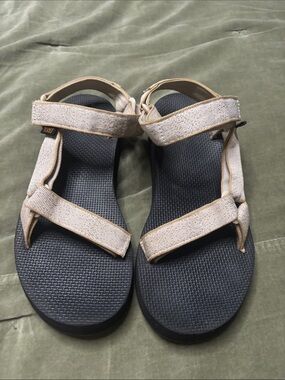 Teva mid form sandals
